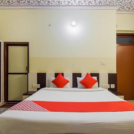 Oyo 11389 Hotel Ng Palace Dzsaipur Kültér fotó