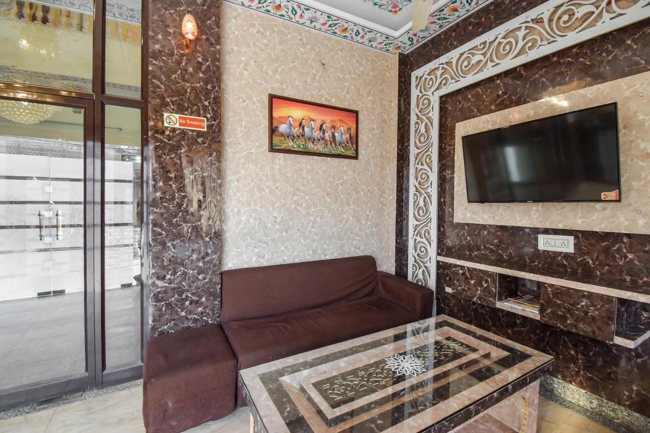 Oyo 11389 Hotel Ng Palace Dzsaipur Kültér fotó