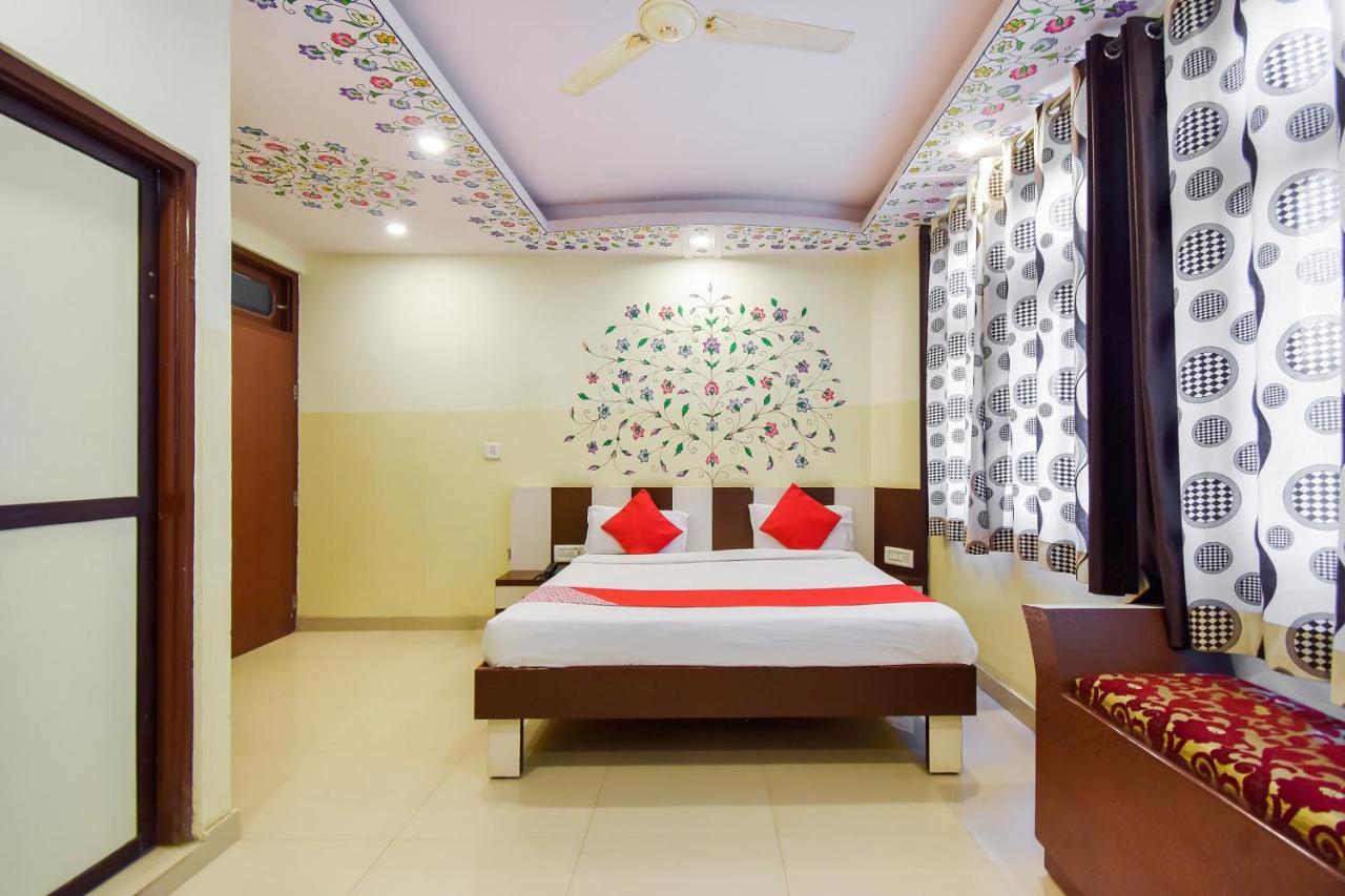 Oyo 11389 Hotel Ng Palace Dzsaipur Kültér fotó