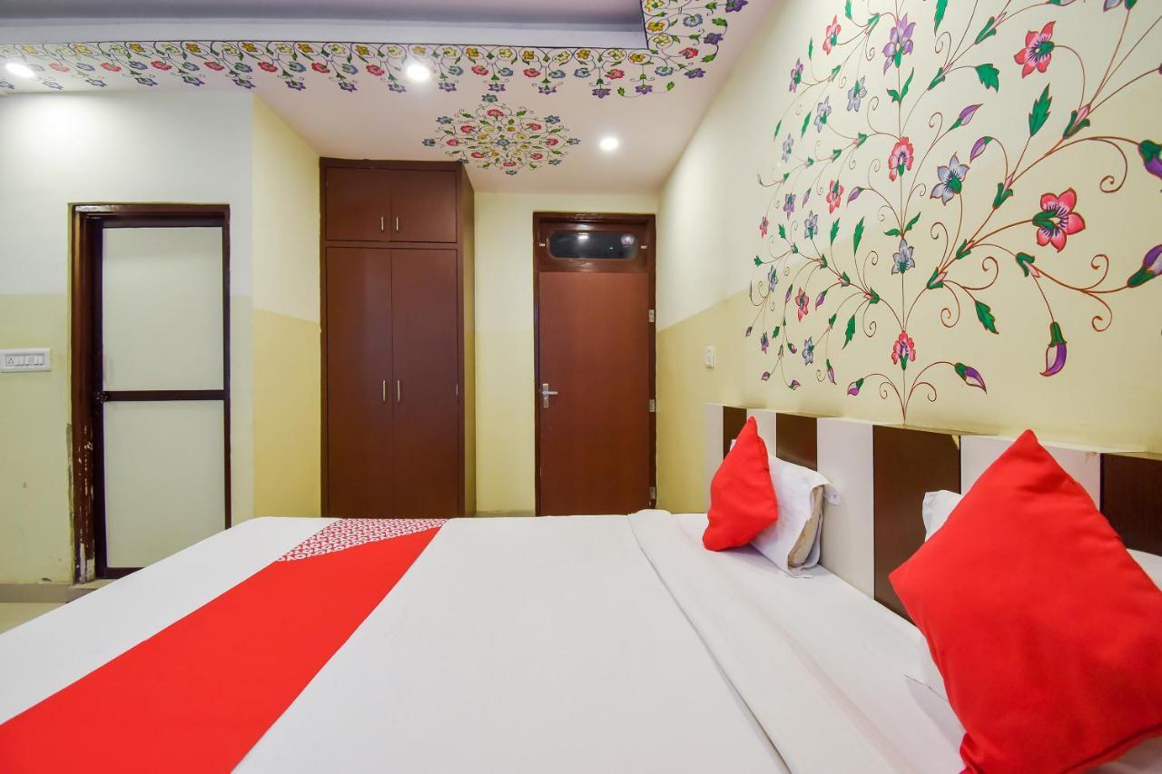Oyo 11389 Hotel Ng Palace Dzsaipur Kültér fotó