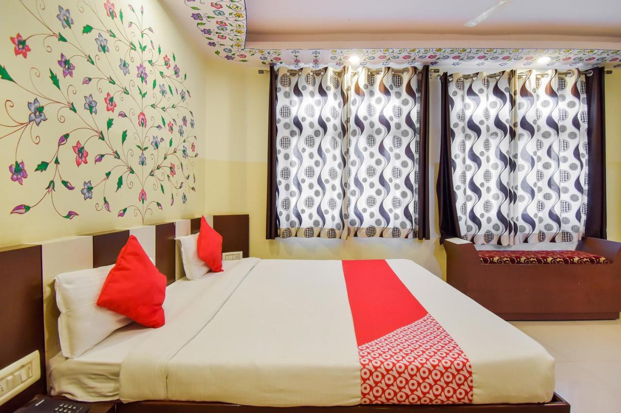 Oyo 11389 Hotel Ng Palace Dzsaipur Kültér fotó