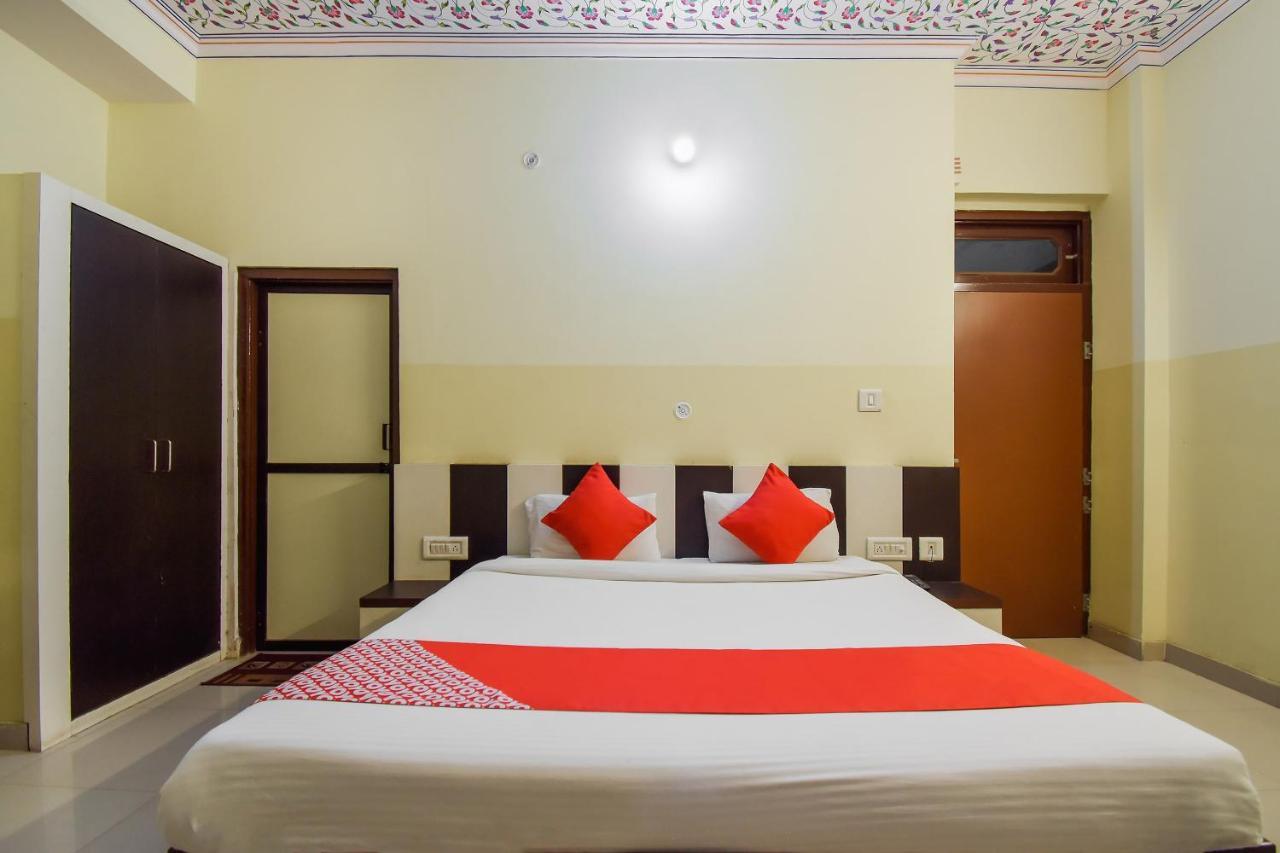 Oyo 11389 Hotel Ng Palace Dzsaipur Kültér fotó