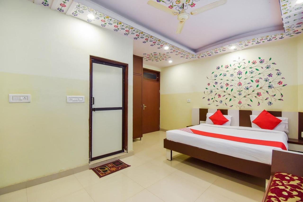 Oyo 11389 Hotel Ng Palace Dzsaipur Kültér fotó