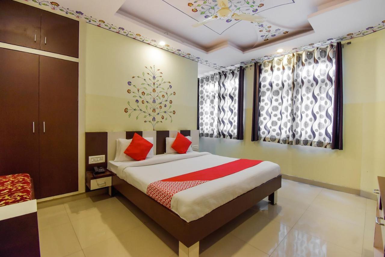 Oyo 11389 Hotel Ng Palace Dzsaipur Kültér fotó