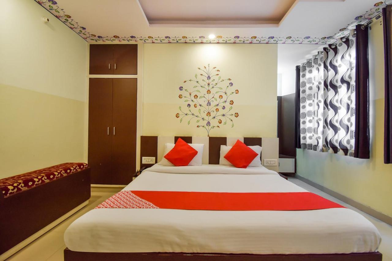 Oyo 11389 Hotel Ng Palace Dzsaipur Kültér fotó