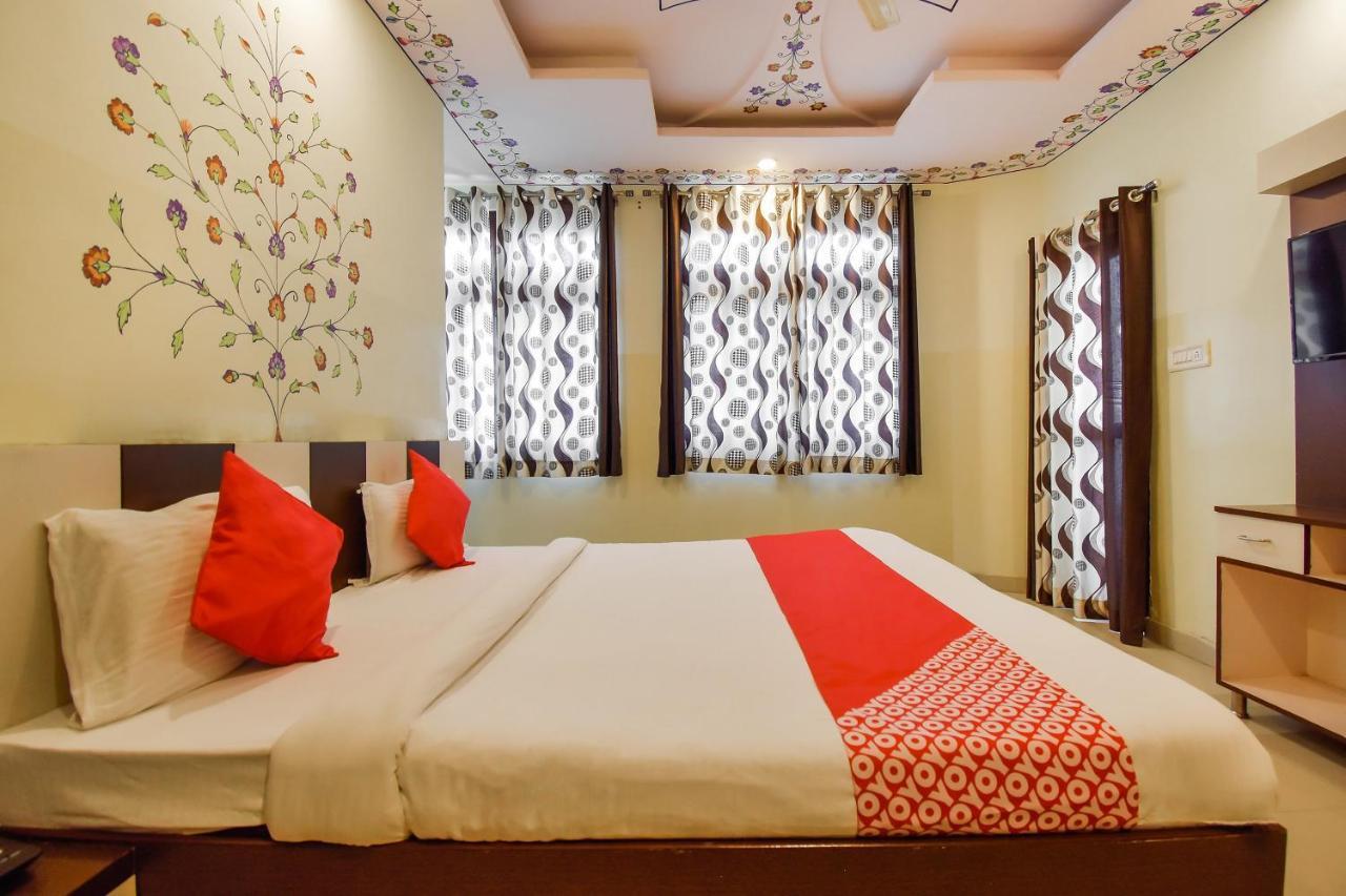 Oyo 11389 Hotel Ng Palace Dzsaipur Kültér fotó